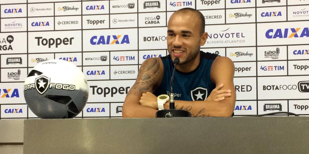 Roger deu entrevista coletiva na tarde desta terça-feira