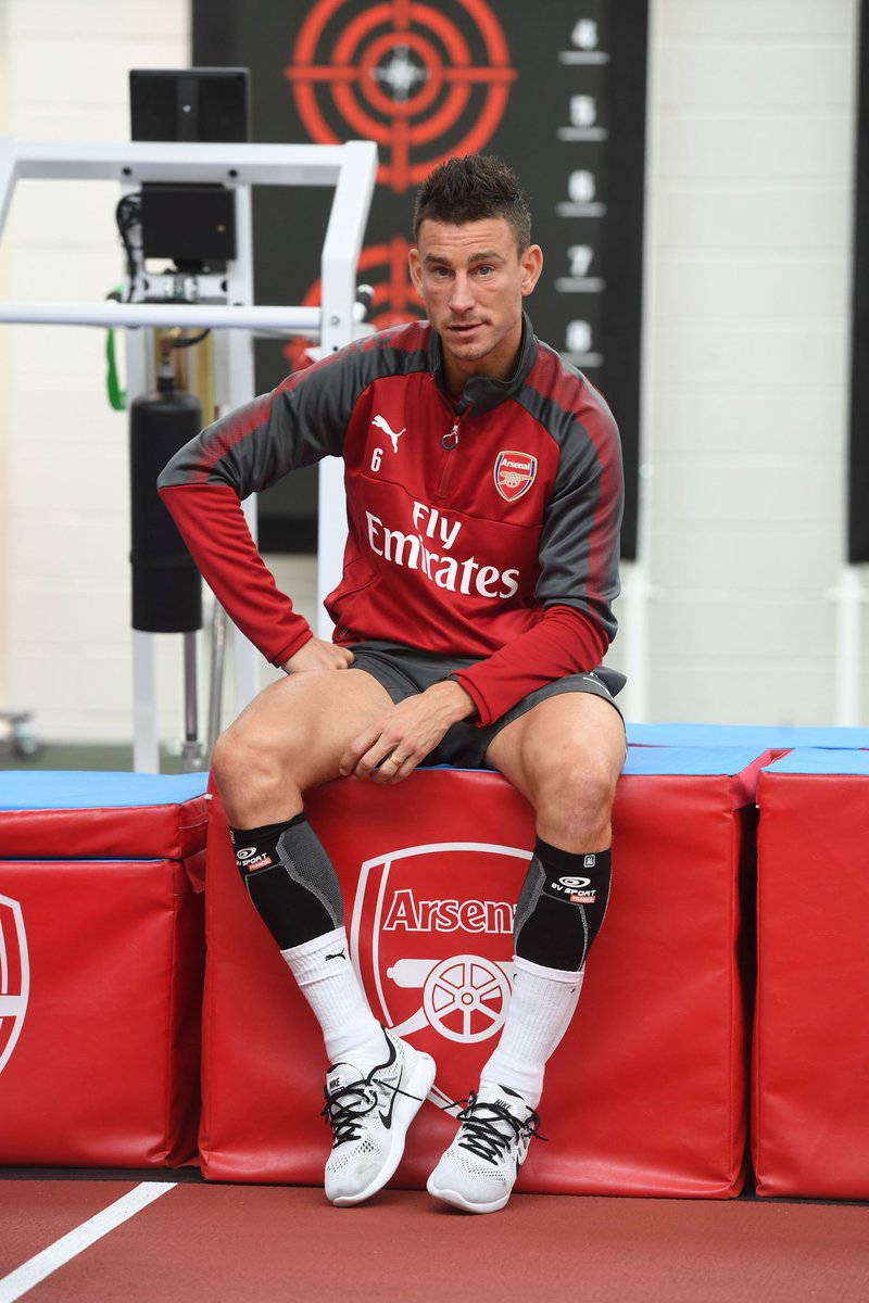 Zagueiro Koscielny diz que deixará de defender seleção francesa após a Copa