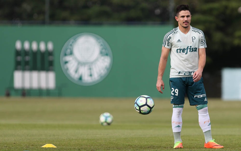 Willian não treina no campo e deverá ser desfalque do Palmeiras em Salvador