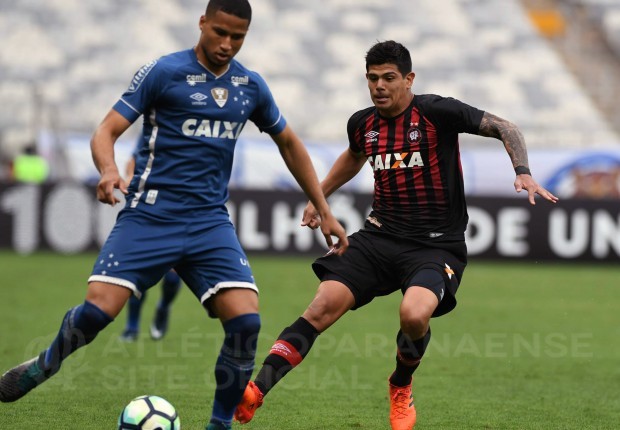 O Cruzeiro vem de vitória sobre o Atlético-PR e quer se manter entre os primeiros colocados