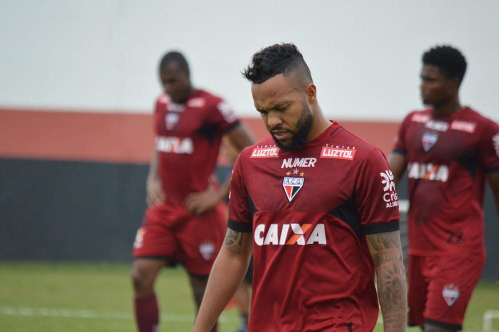O volante Paulinho fez um comentário polêmico envolvendo o rival Vila Nova - Paulo Marcos/Atlético-GO