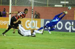 Santiago Tréllez, do Vitória, é denunciado sob acusação de racismo no STJD