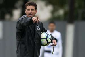 Elano repete time em treino e encaminha escalação do Santos para pegar o Vasco