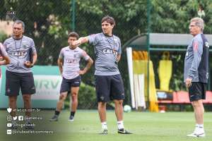 Adilson não treina e Valdívia fica com a vaga de Otero no Atlético-MG