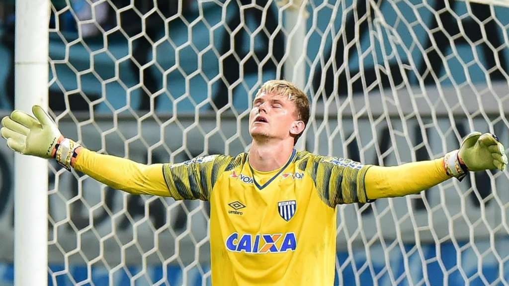 Douglas tem feito uma bela temporada com a camisa do Avaí