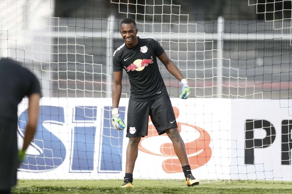 Joia da base, Jordan Esteves treina entre os profissionais do Red Bull