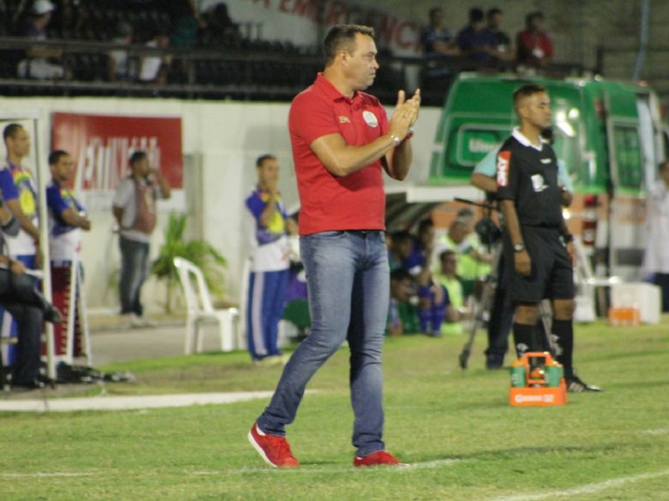 Série B: Após nova derrota, Roberto Fernandes praticamente joga a toalha no Náutico