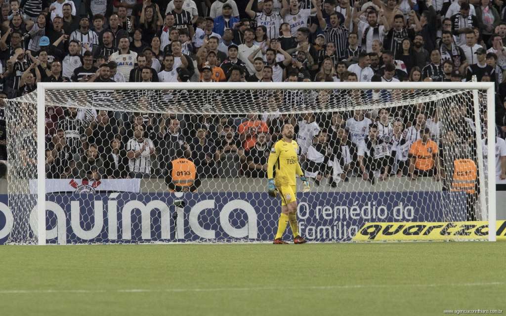 Goleiro Walter (foto) voltou ao time titular do Corinthians. Pegou um pênalti e foi substituído no final da partida por lesão no adutor direito. Foto: corinthians.com.br