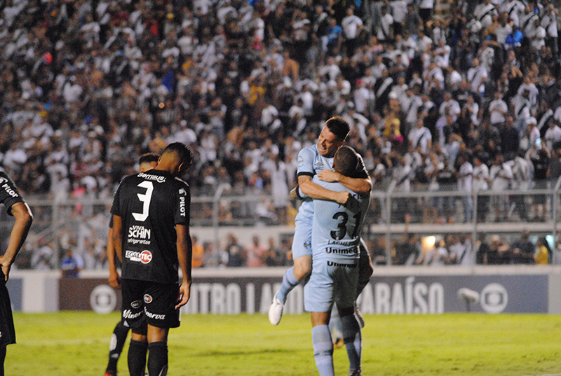 Titular absoluto do tricolor gaúcho, Ramiro comemora gol da vitória no Moisés Lucarelli. 