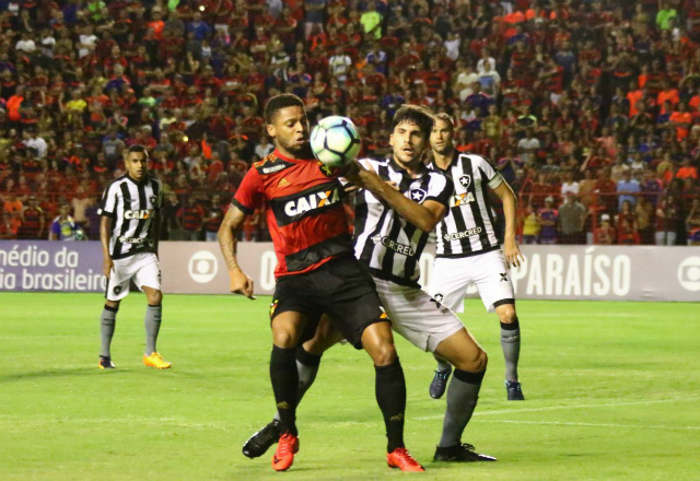 Jair vê Botafogo mais perto da Libertadores, mas avisa: ‘Foi só mais um passo’