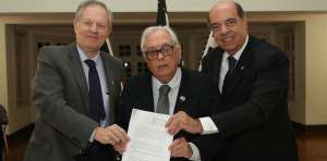 Presidente do Botafogo assina contrato para compra do Centro de Treinamento