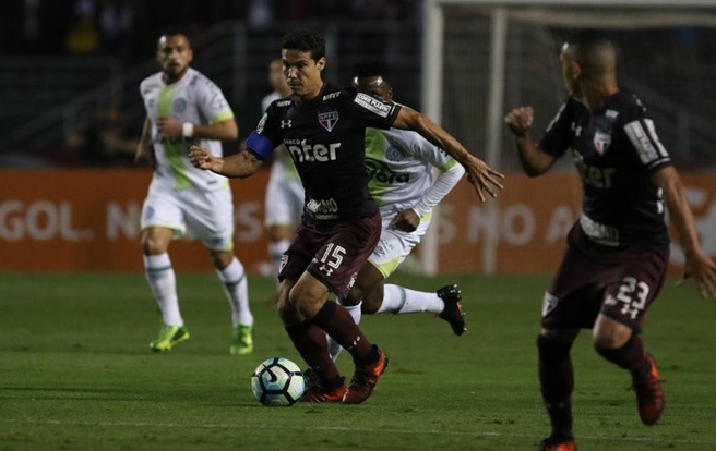 A Chapecoense abriu 2 a 0, mas o São Paulo foi buscar o empate nos minutos finais