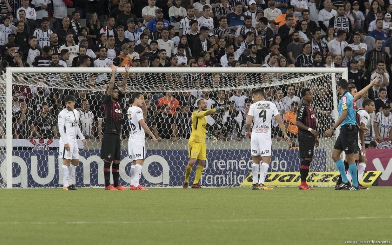 Walter sofre rompimento do tensão e desfalca Corinthians por quatro meses