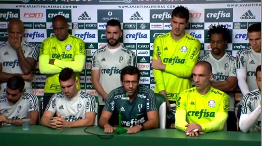 Para mostrar união, jogadores e técnico do Palmeiras dão entrevista em conjunto