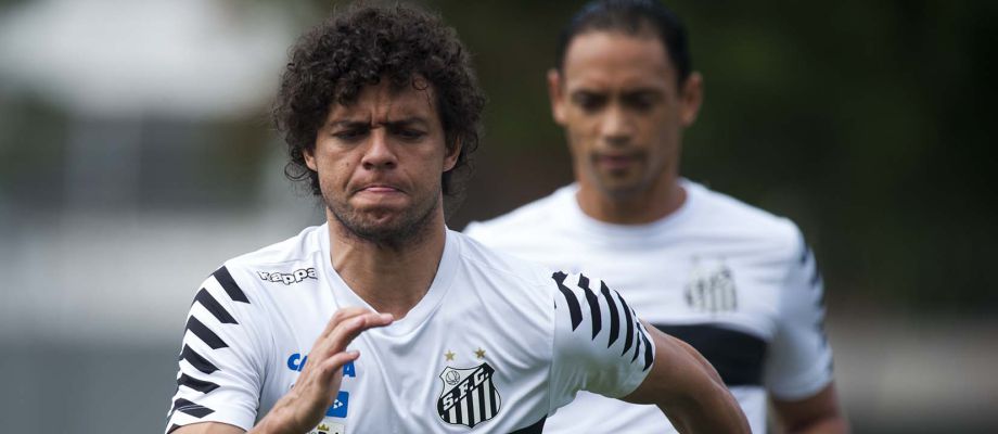 Improvisado como meia, Victor Ferraz pede Santos ofensivo contra Chapecoense