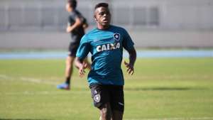 Destaque nas últimas partidas, Marcos Vinícius se diz feliz no Botafogo