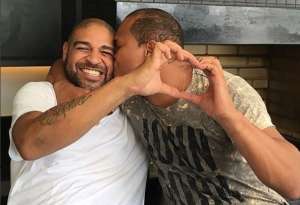 No 'passinho do ombrinho', Chulapa e Imperador dançam ao som de Vanessa da Mata