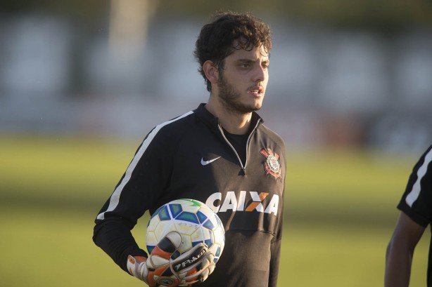 Quarto goleiro do Corinthians reclama de reserva de Caíque em duelo e é afastado