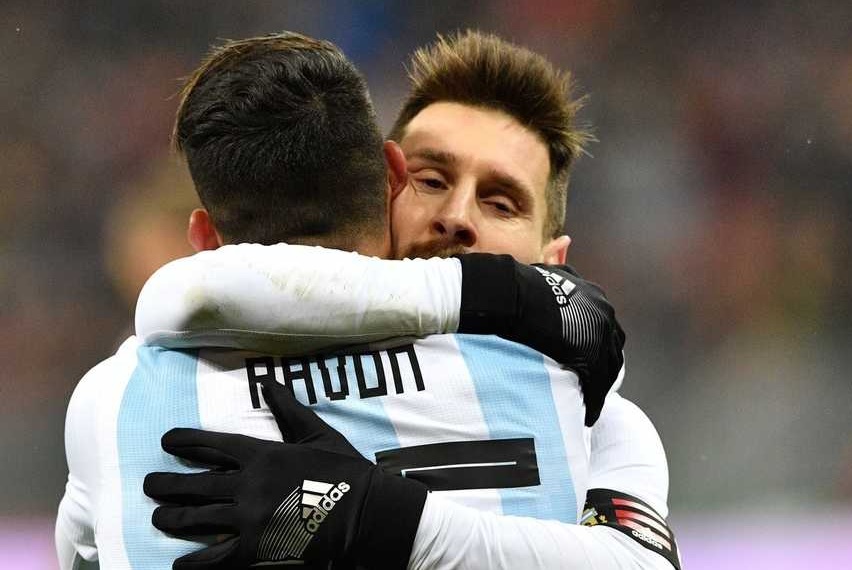 Amistosos: Messi é dispensado após vitória da Argentina e retorna ao Barcelona