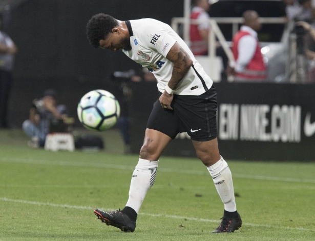 Kazim deixou o seu na vitória do Corinthians
