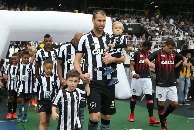 Botafogo 0 x 1 Atlético-PR - Fogão é surpreendido e protestos tomam conta no Engenhão 2 0002050278673 img
