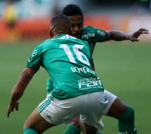 Michel Bastos destaca domínio do Palmeiras e vê cobrança como algo positivo