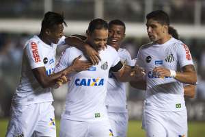 Santos aposta em juventude e improviso contra a Chapecoense para virar vice