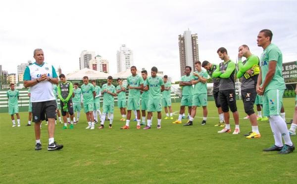 Hélio dos Anjos definiu o time do Goiás contra CRB
