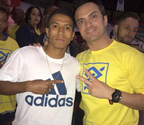 Marquinhos Cipriano (à esquerda) e Falcão: exemplos para a garotada