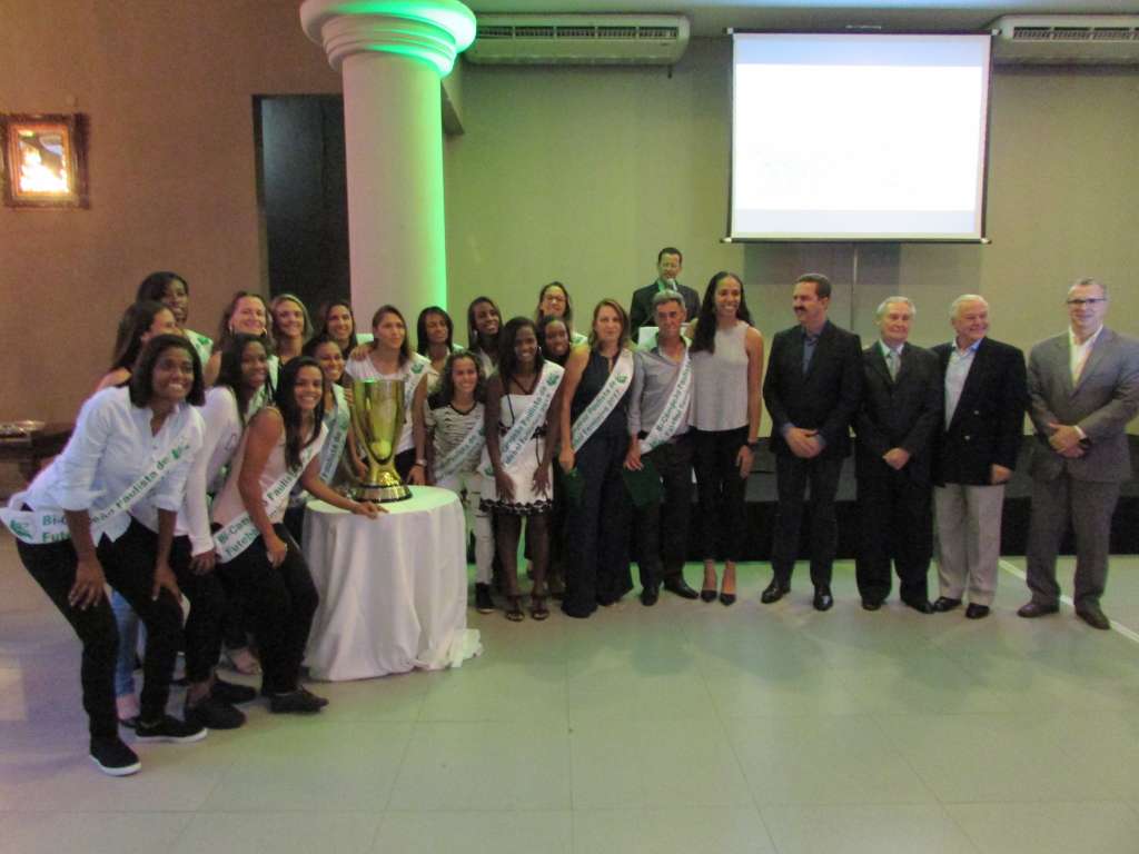 Time feminino do Rio Preto foi homenageada pela diretoria (Foto: Muller Merlotto Silva)