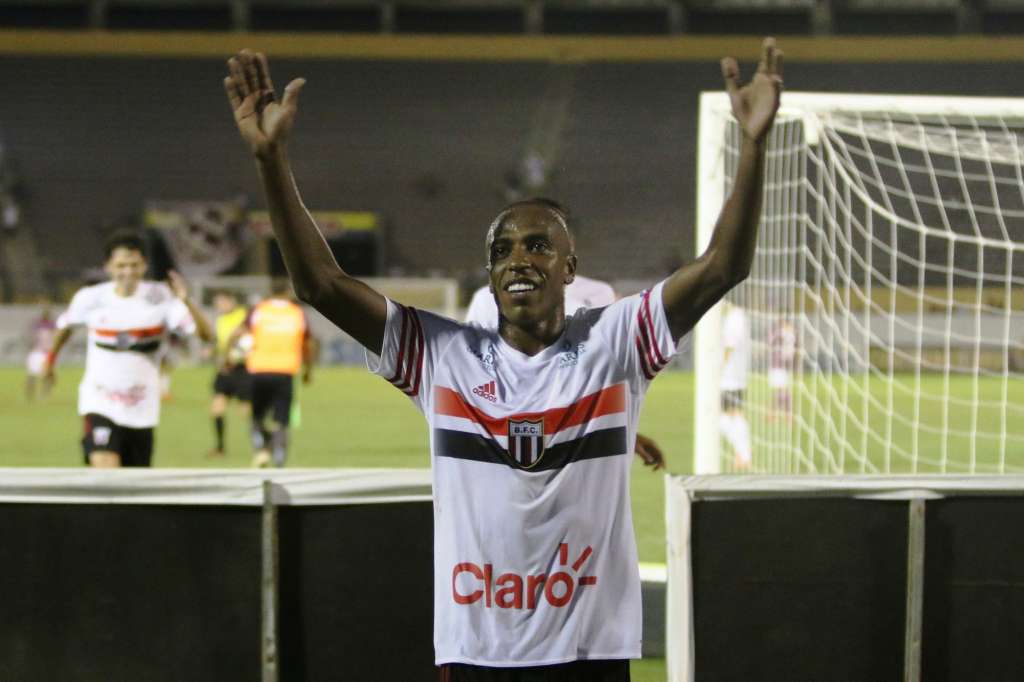 O lateral Samuel Santos demonstrou interesse em permanecer no Botafogo para 2018