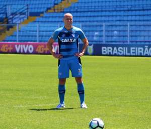 Claudinei Oliveira aposta em 'experiência' para jogo decisivo do Avaí