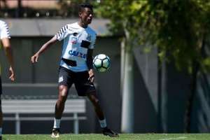 Referência do time no ano, atacante viaja e deve reforçar Santos diante do Bahia