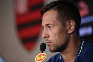 Diego Alves vê 'instabilidade' no Flamengo e considera normal protesto da torcida