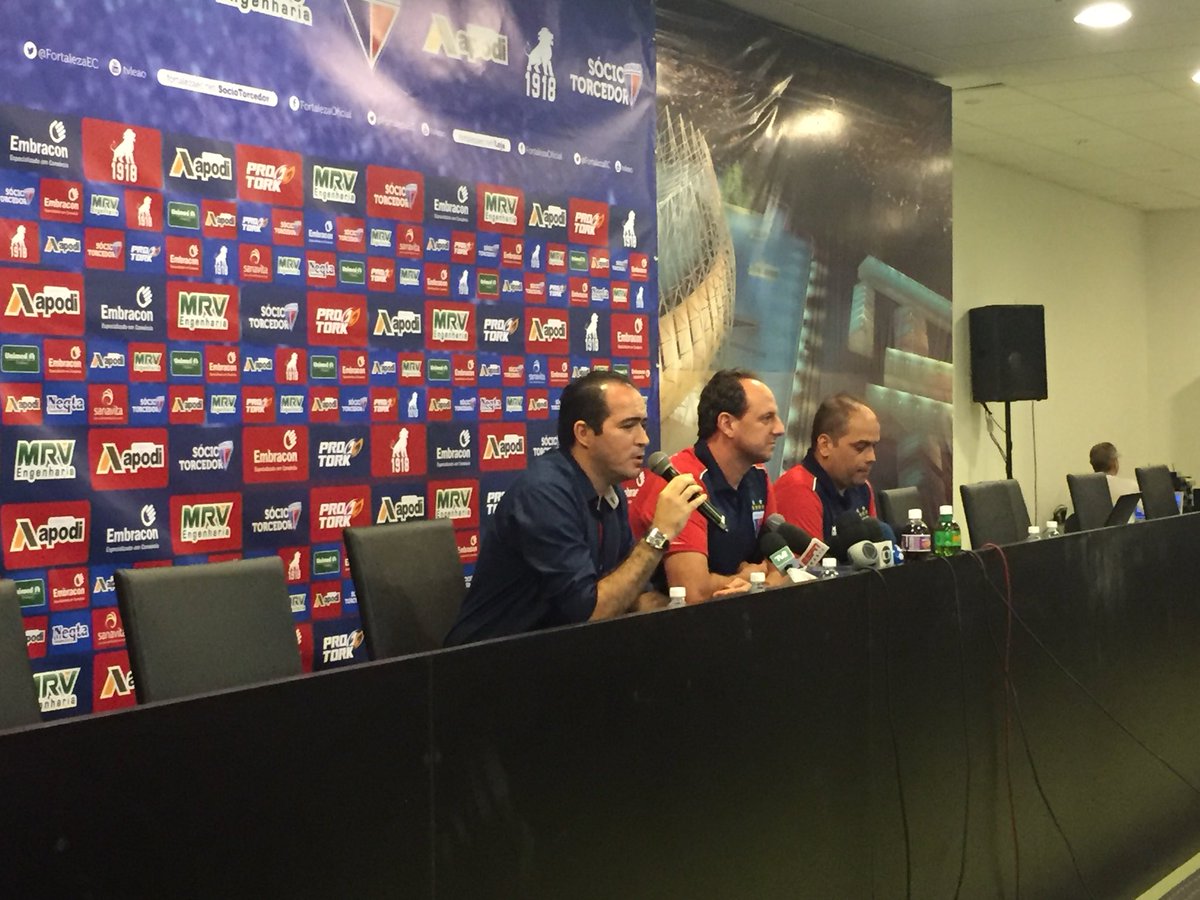 Rogério Ceni á apresentado no Fortaleza, mira acesso e é comparado a Ronaldo
