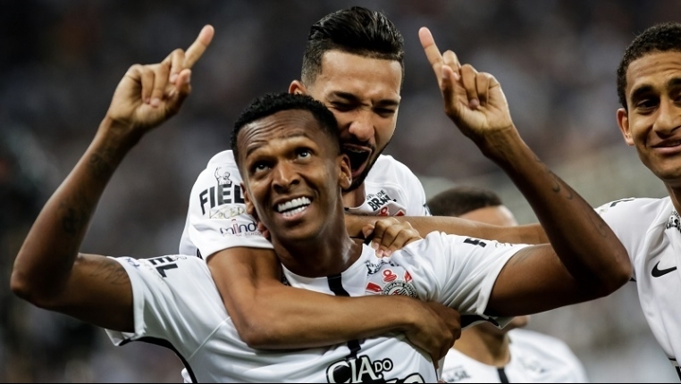 Em campanha de extremos, Corinthians reage na hora certa para ser campeão