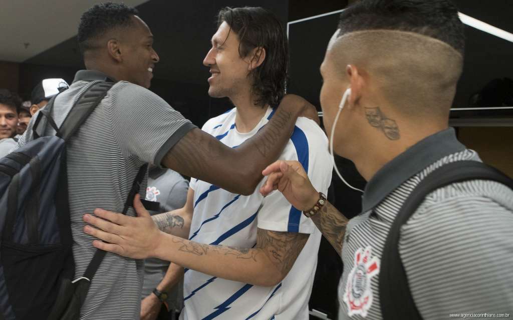 O goleiro Cássio ficou apenas como opção no banco de reservas nesta quarta-feira