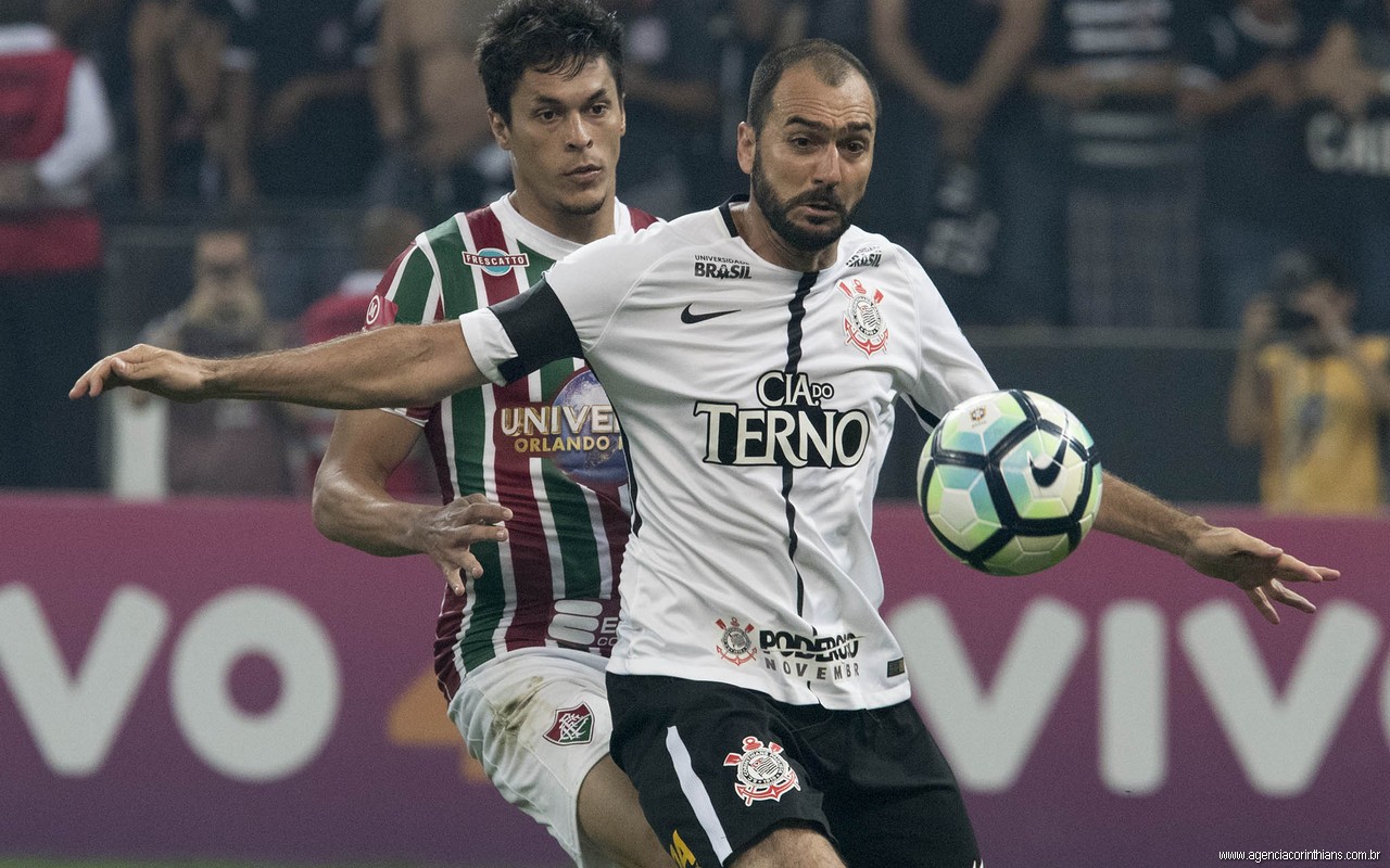 Danilo festeja volta ao Corinthians e diz que quer jogar a Libertadores