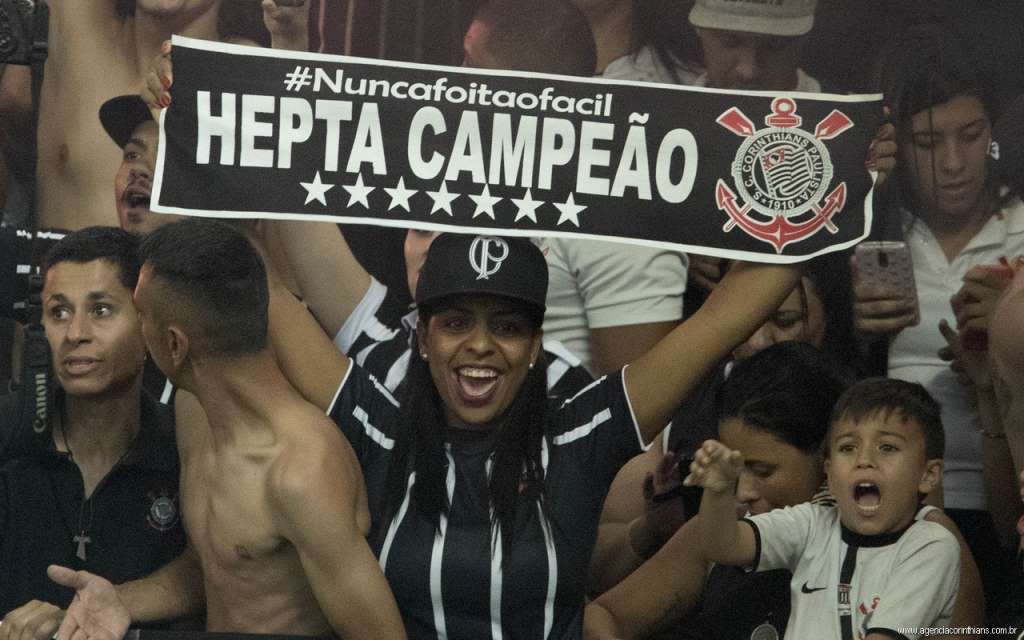 Corinthians tem dia de entrevistas, descontração e treino para reservas