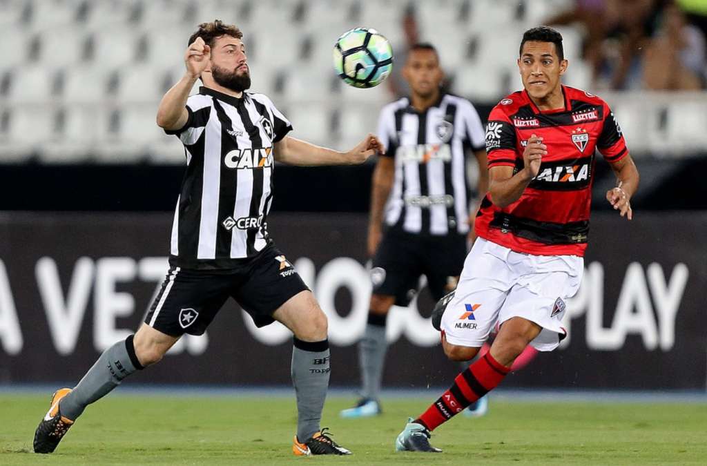 O Botafogo não fez uma boa partida e perdeu para o Atlético-GO em pleno Nilton Santos