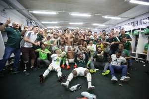 Garantida na Série A, Chapecoense repete festa da 'Sula' e Kleina se emociona
