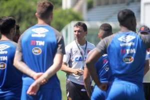 Zé Ricardo mantém mistério e Vasco pode ter mudanças em Curitiba