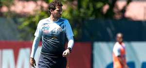 Sem Lucas Lima e David Braz, Elano define time titular do Santos