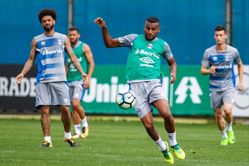 Grêmio treina para enfrentar o Santos
