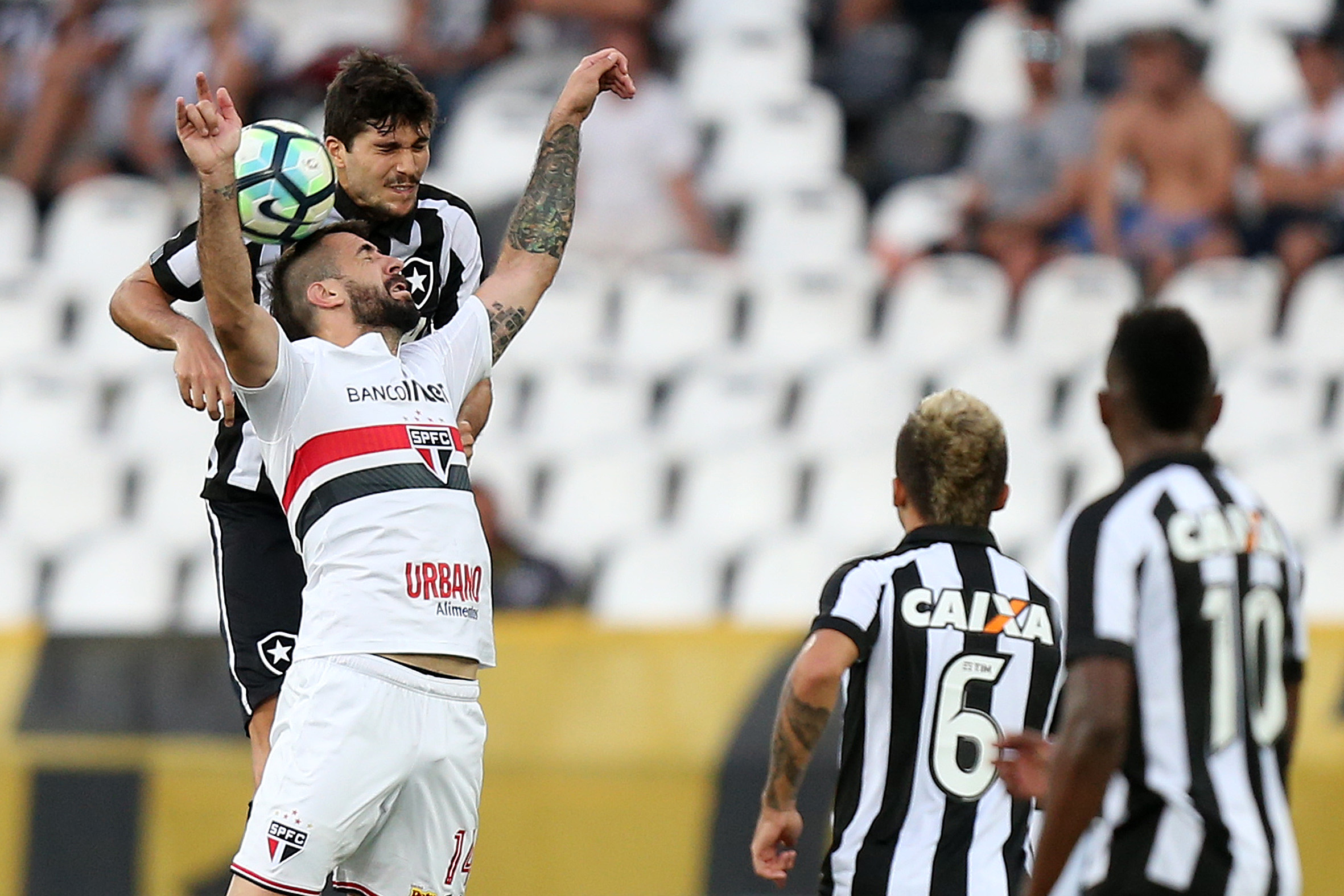 Pressionado, Botafogo encara o São Paulo de olho em vaga na Copa Libertadores