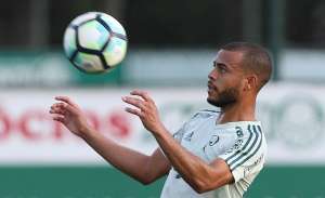Palmeiras avalia a contratação de um lateral-direito para a temporada de 2018
