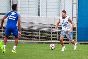 Sem viajar para Santos, Renato Gaúcho comanda treino do Grêmio no Sul