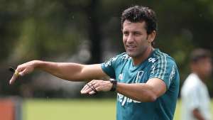 Valentim finaliza preparação e não define substituto de Felipe Melo no Palmeiras