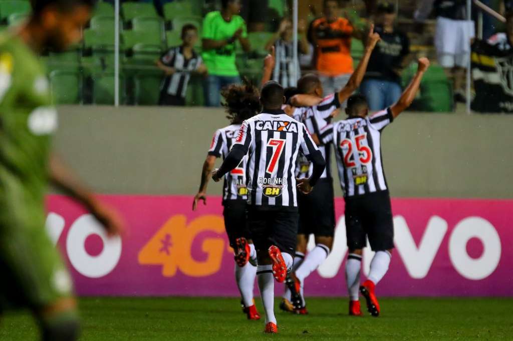 Oswaldo elogia atuação do Atlético-MG no 1º tempo contra o Coritiba