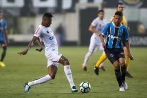 Apesar de derrota, técnico interino faz elogios aos reservas do Grêmio